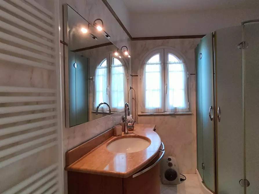 Immagine 22 di Casa indipendente in vendita  a Carrara