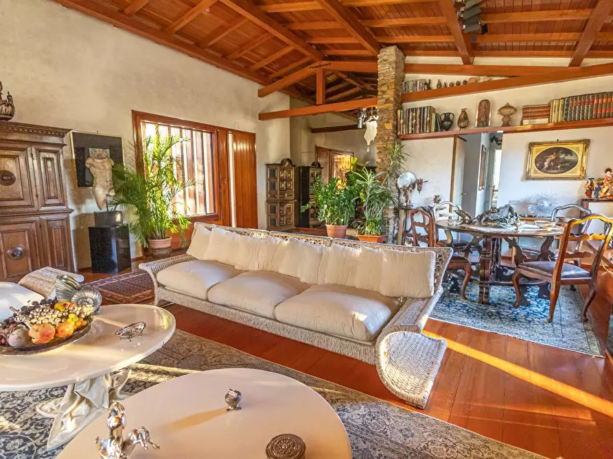 Immagine 2 di Villa in vendita  a Fucecchio