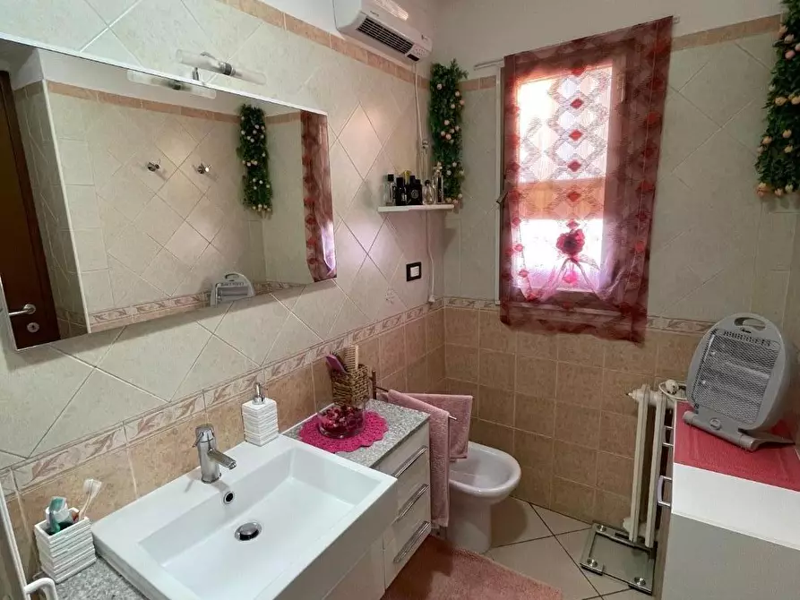 Immagine 18 di Appartamento in vendita  a Massa