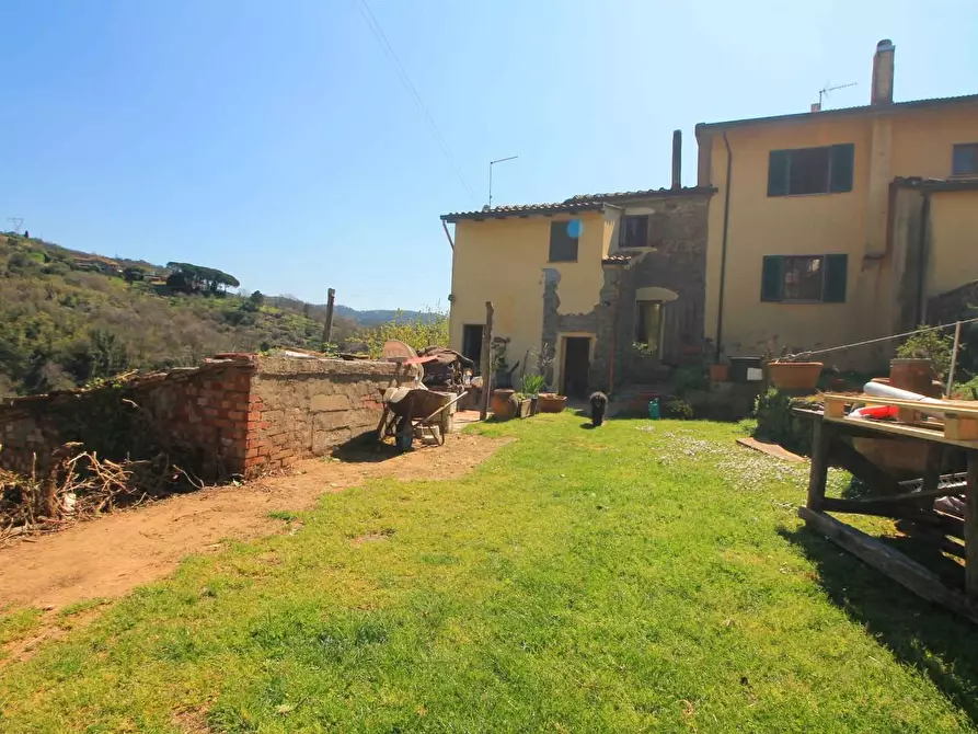 Immagine 25 di Casa colonica in vendita  a Lamporecchio
