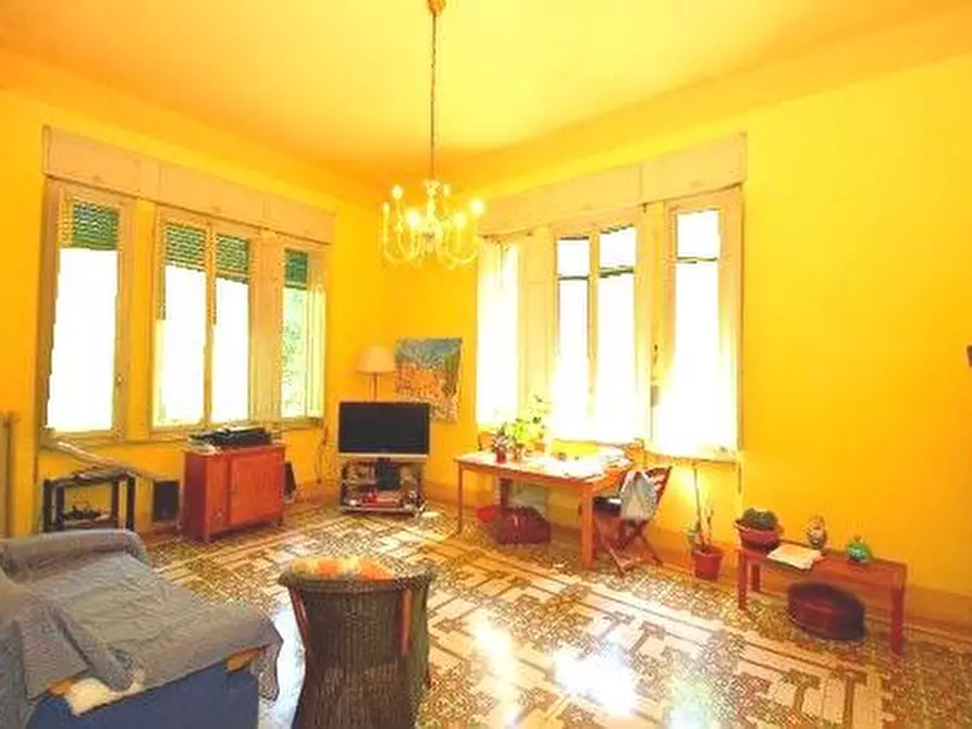 Immagine 10 di Villa in vendita  a Lucca