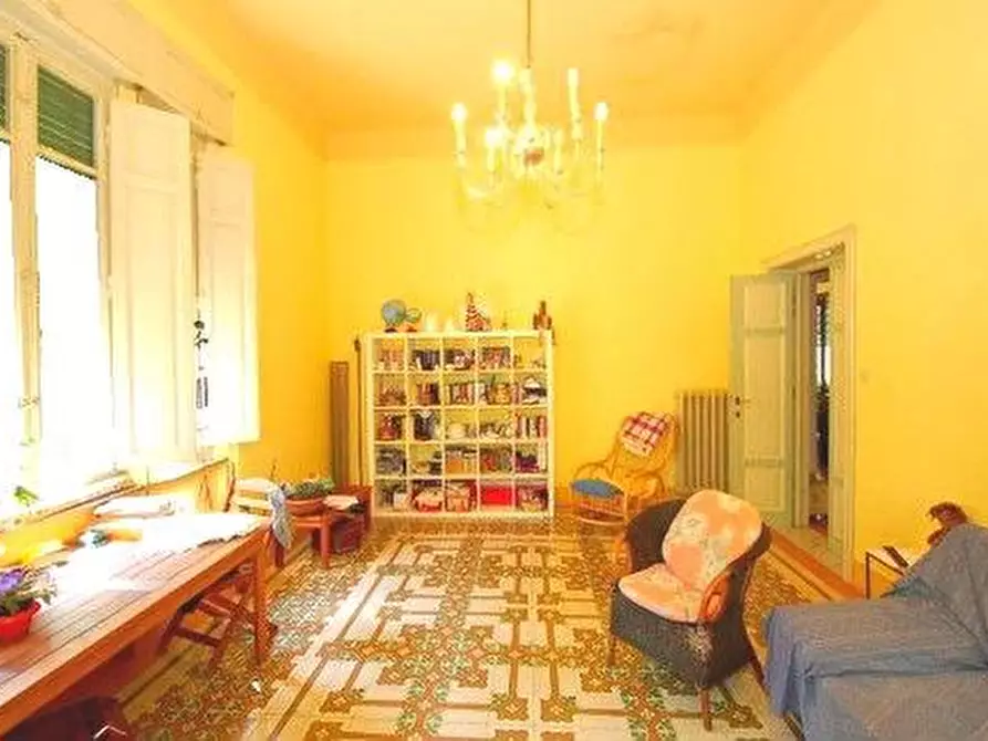 Immagine 9 di Villa in vendita  a Lucca