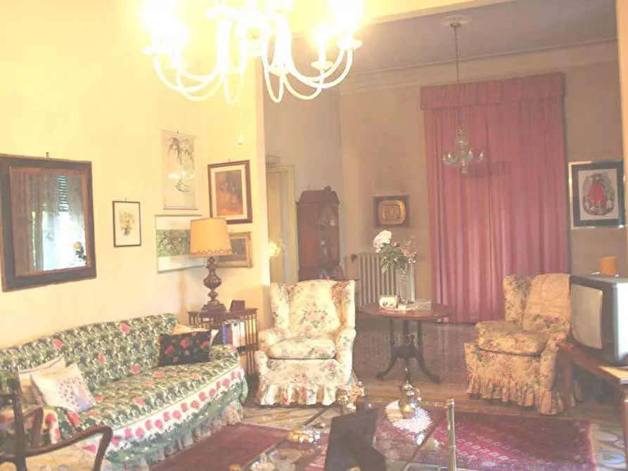 Immagine 12 di Villa in vendita  a Lucca