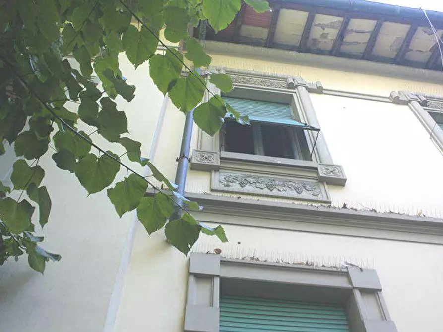 Immagine 2 di Villa in vendita  a Lucca