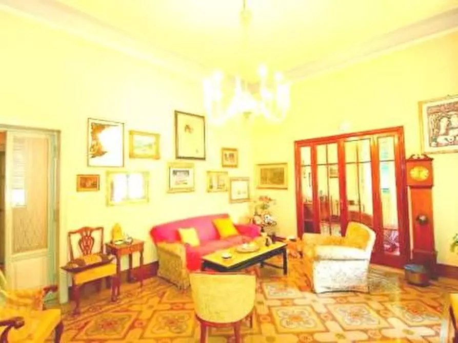 Immagine 5 di Villa in vendita  a Lucca