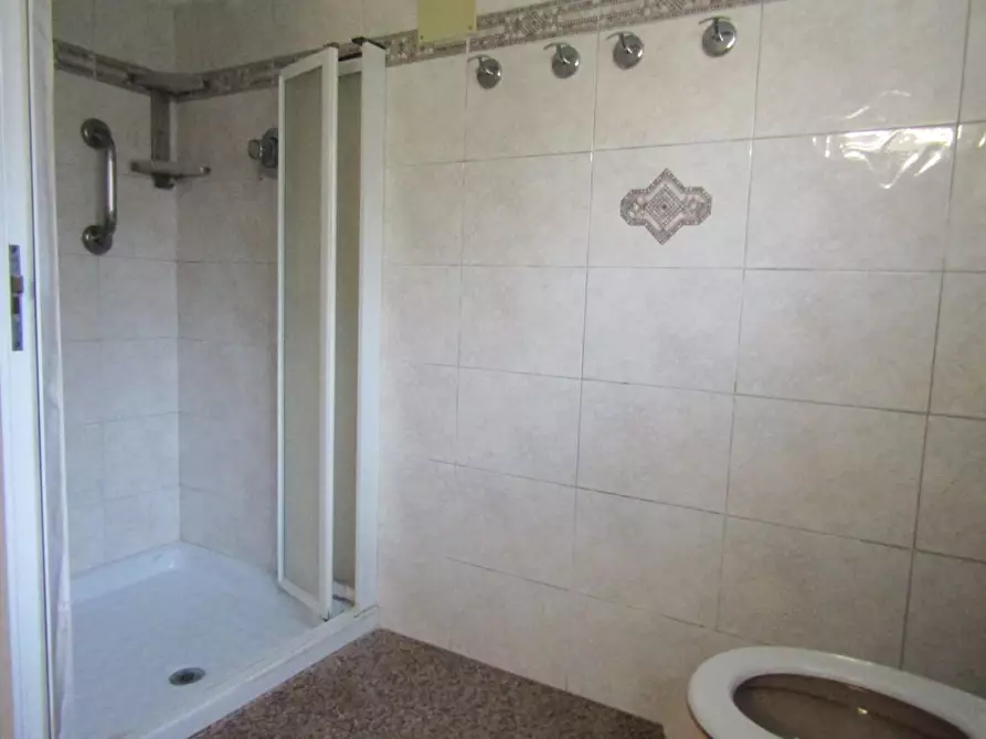 Immagine 50 di Villa in vendita  a Carrara