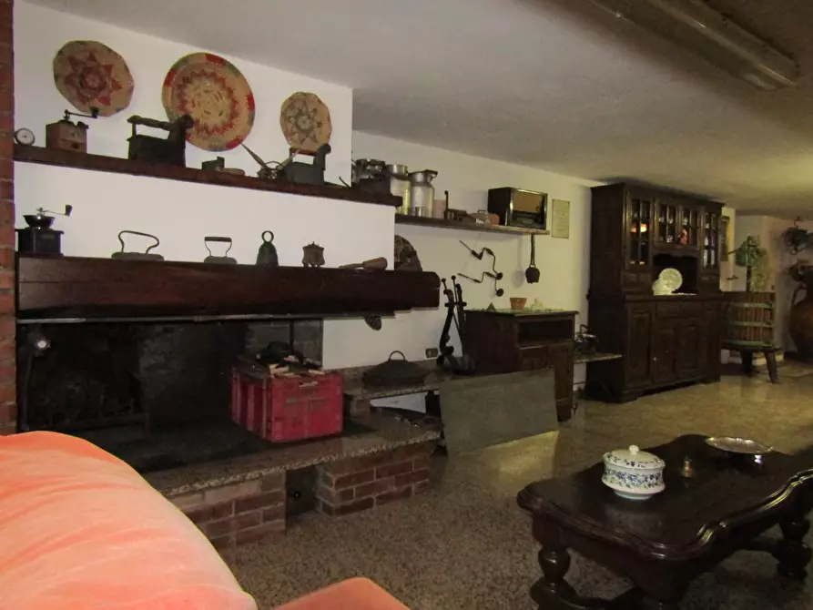 Immagine 40 di Villa in vendita  a Carrara