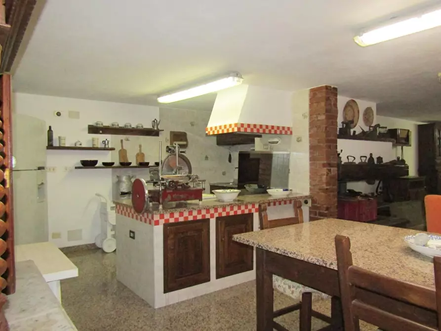 Immagine 38 di Villa in vendita  a Carrara