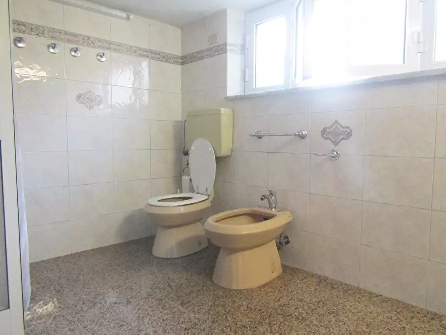 Immagine 49 di Villa in vendita  a Carrara