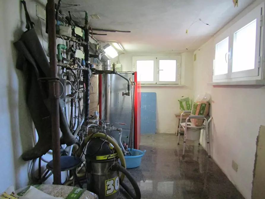 Immagine 53 di Villa in vendita  a Carrara