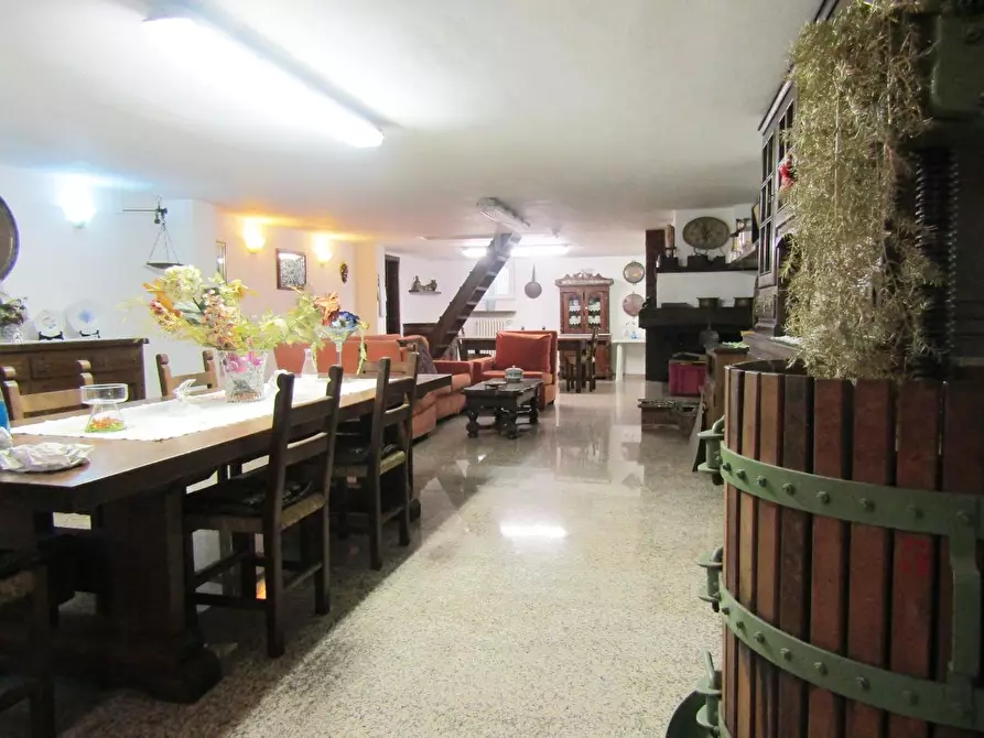 Immagine 46 di Villa in vendita  a Carrara