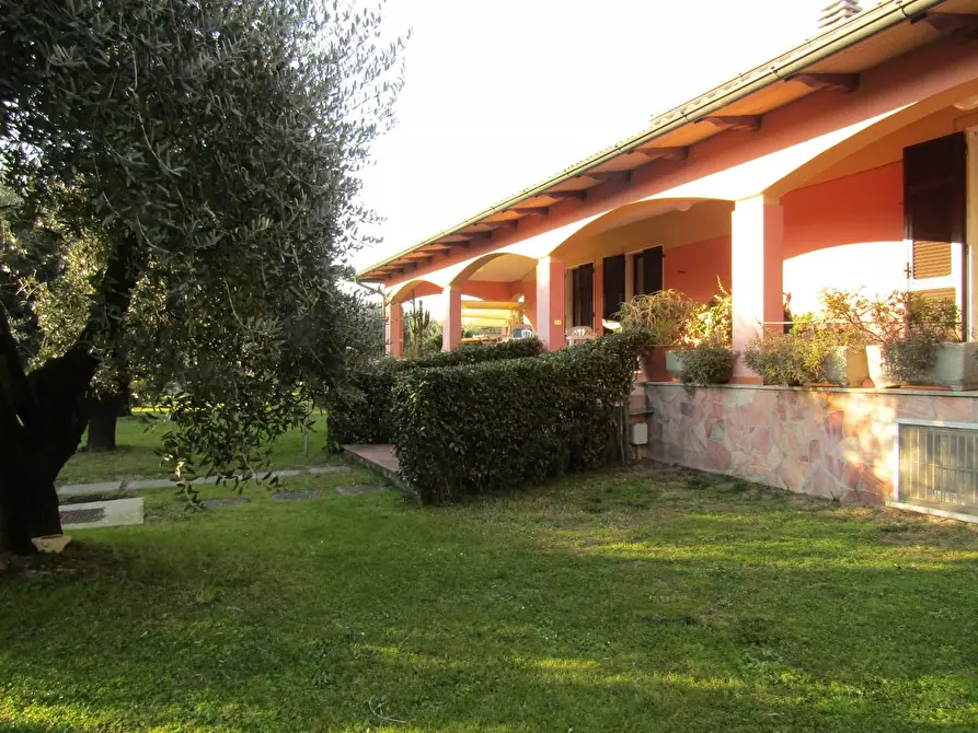 Immagine 29 di Villa in vendita  a Carrara