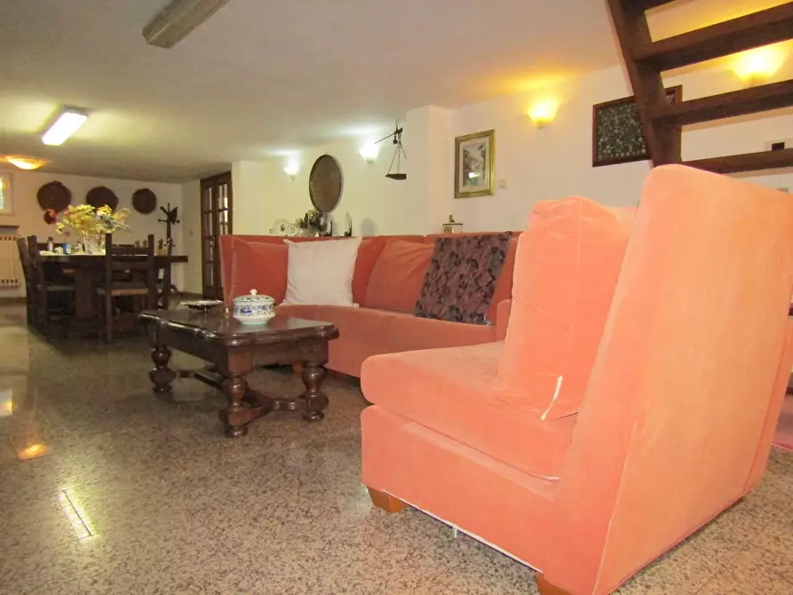 Immagine 39 di Villa in vendita  a Carrara