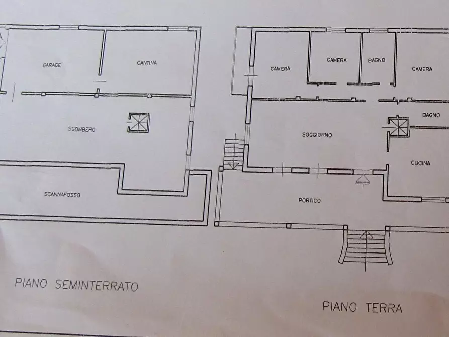 Immagine 55 di Villa in vendita  a Carrara