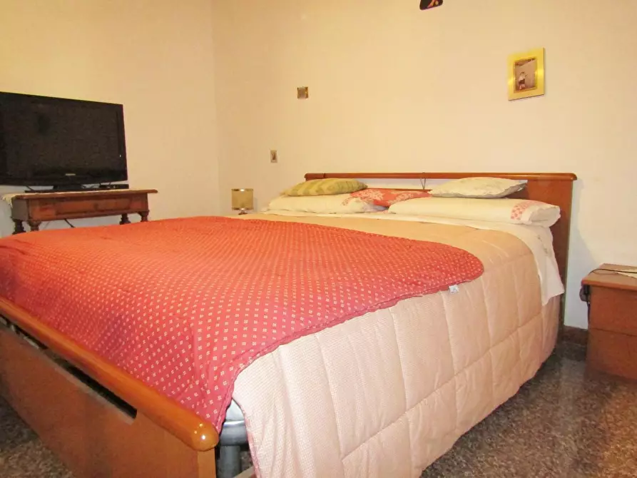 Immagine 23 di Villa in vendita  a Carrara