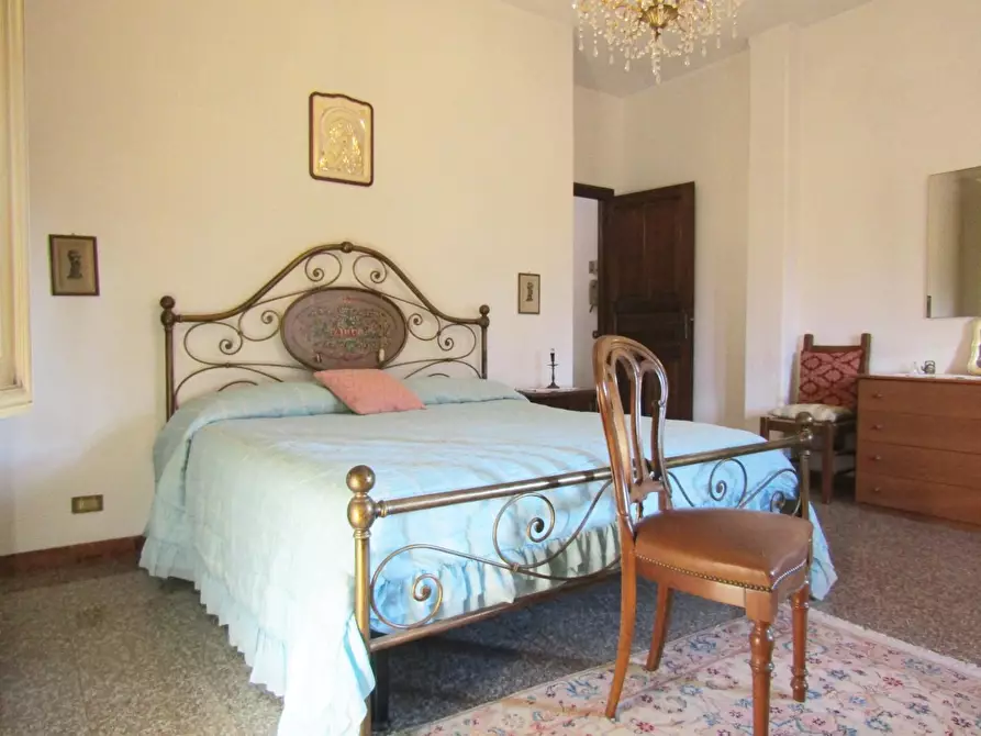 Immagine 26 di Villa in vendita  a Carrara