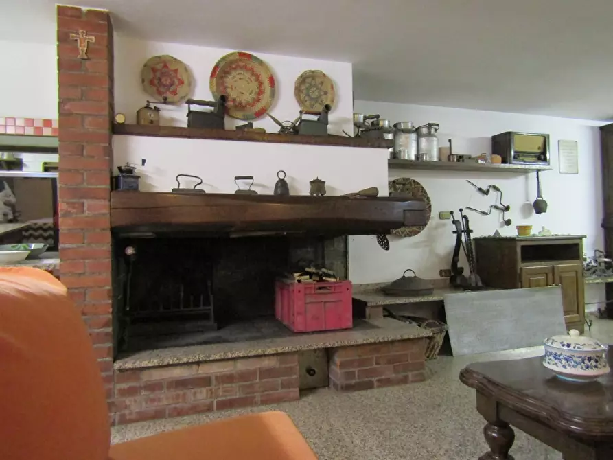 Immagine 41 di Villa in vendita  a Carrara