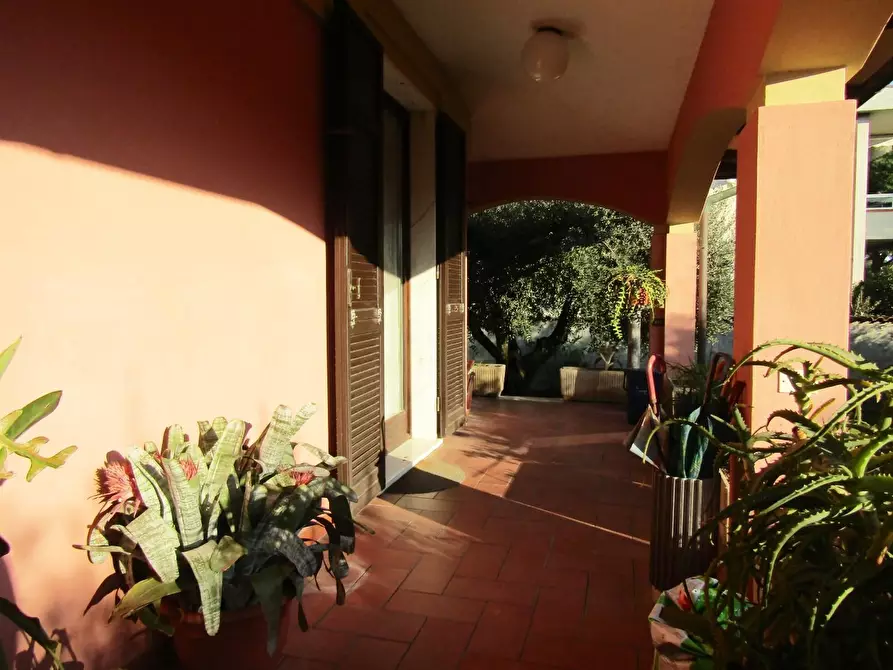 Immagine 27 di Villa in vendita  a Carrara