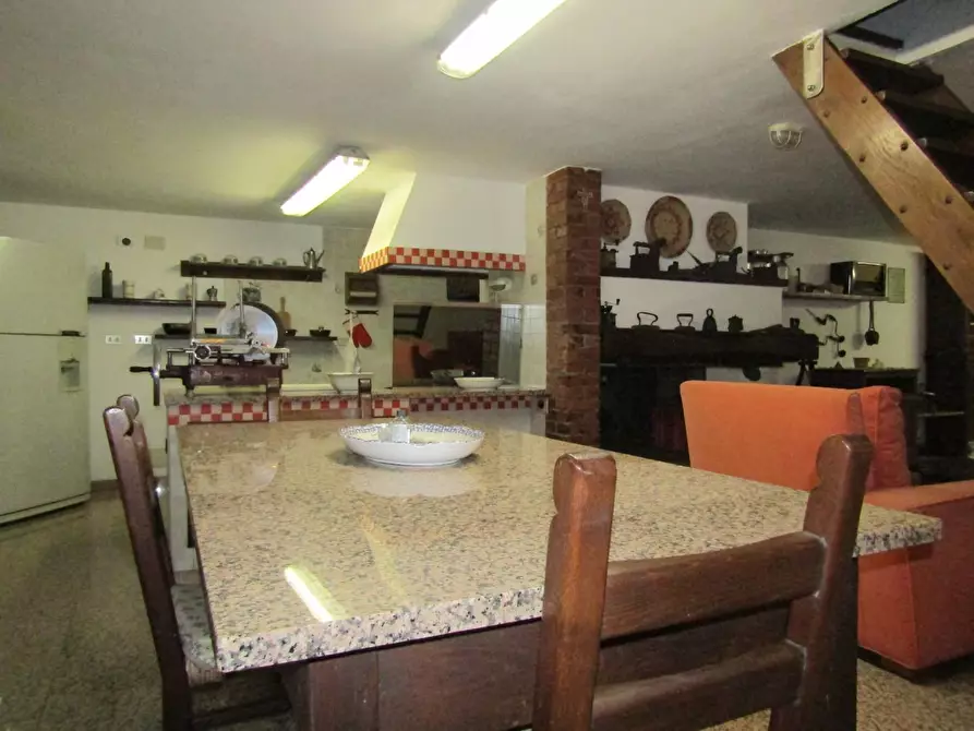 Immagine 37 di Villa in vendita  a Carrara