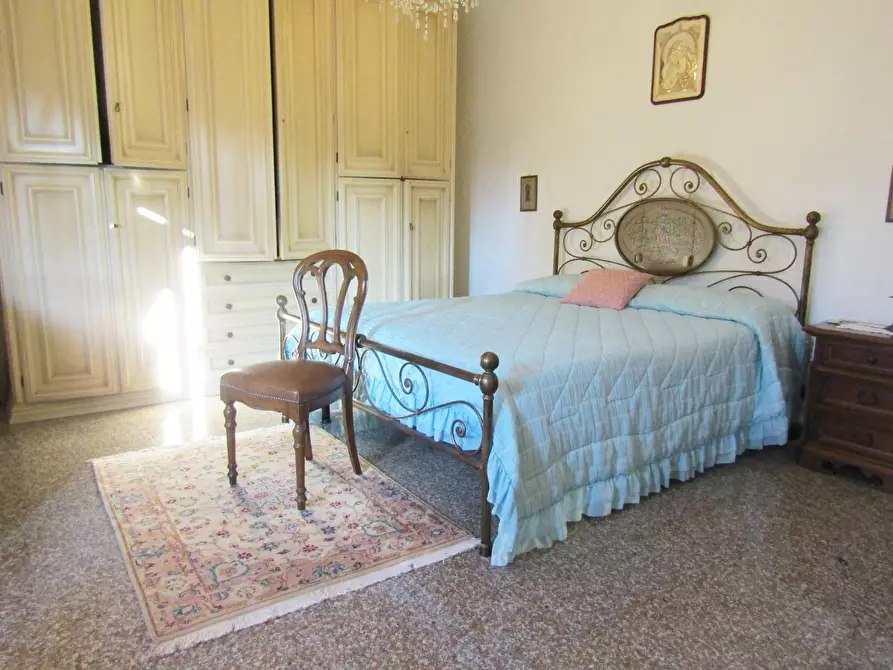 Immagine 25 di Villa in vendita  a Carrara