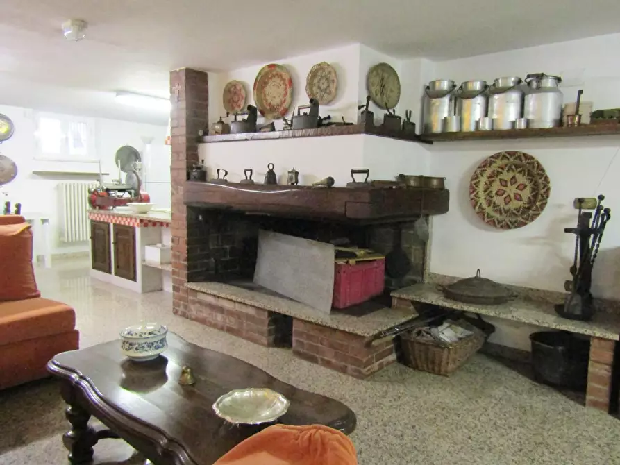 Immagine 33 di Villa in vendita  a Carrara