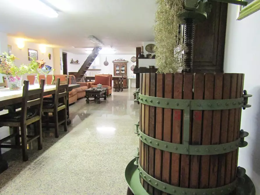 Immagine 47 di Villa in vendita  a Carrara