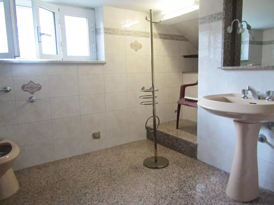 Immagine 48 di Villa in vendita  a Carrara