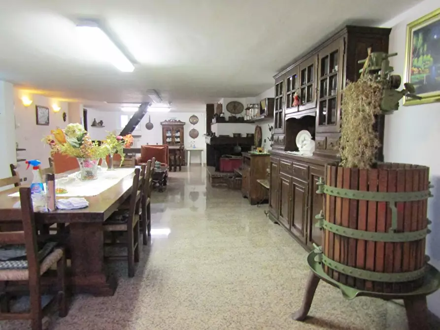 Immagine 32 di Villa in vendita  a Carrara