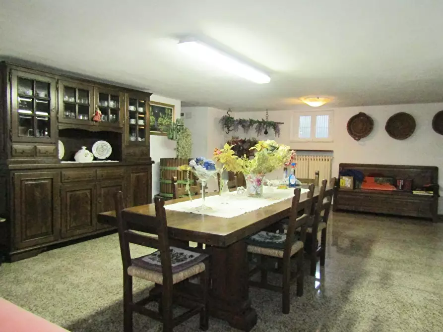 Immagine 43 di Villa in vendita  a Carrara