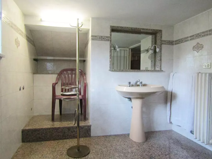 Immagine 51 di Villa in vendita  a Carrara