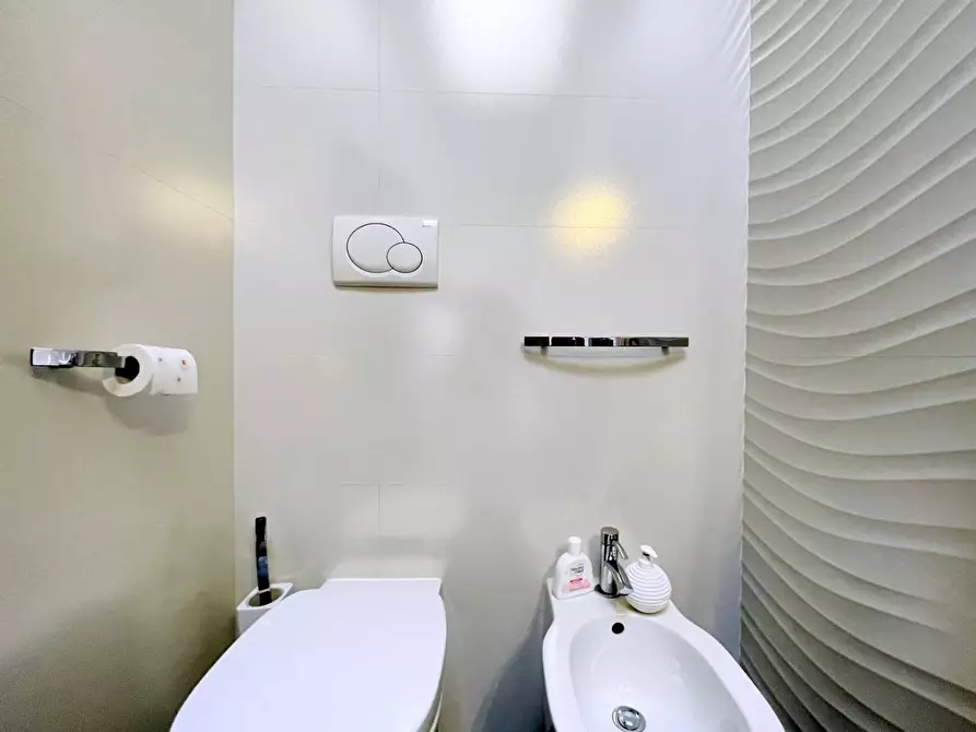 Immagine 35 di Casa indipendente in vendita  a Camaiore