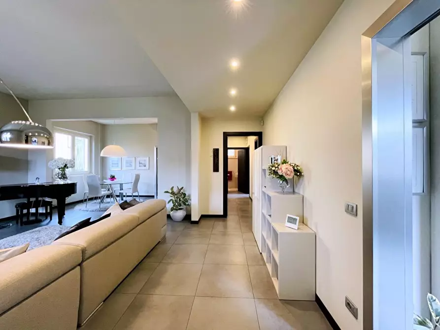 Immagine 2 di Casa indipendente in vendita  a Camaiore