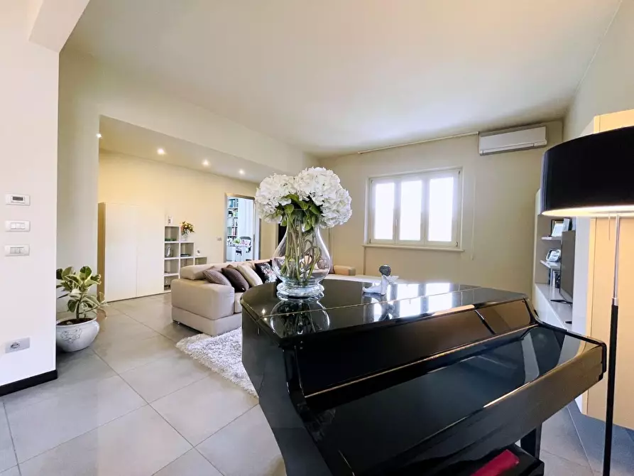 Immagine 9 di Casa indipendente in vendita  a Camaiore