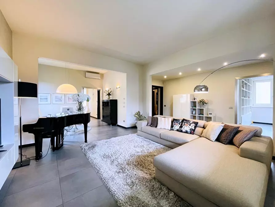 Immagine 4 di Casa indipendente in vendita  a Camaiore