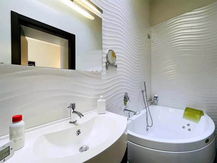 Immagine 36 di Casa indipendente in vendita  a Camaiore