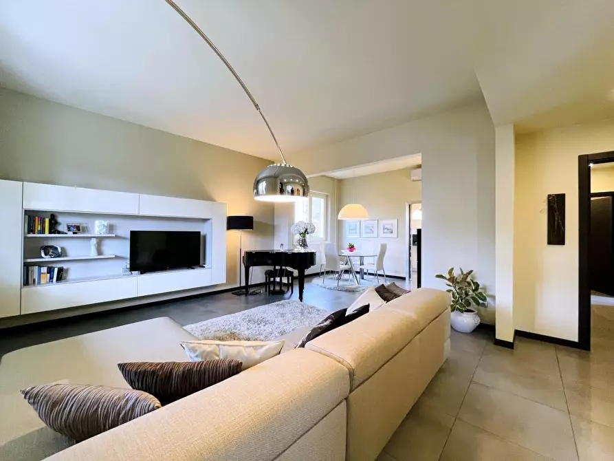 Immagine 3 di Casa indipendente in vendita  a Camaiore