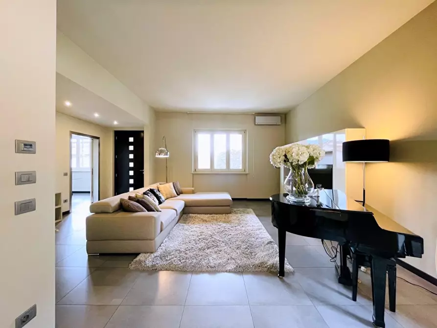 Immagine 10 di Casa indipendente in vendita  a Camaiore