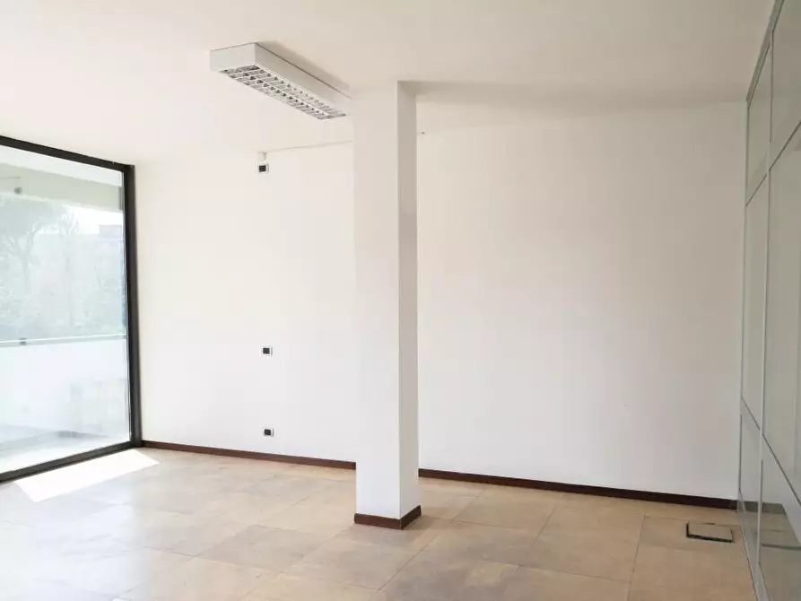 Immagine 4 di Ufficio in vendita  a Pisa