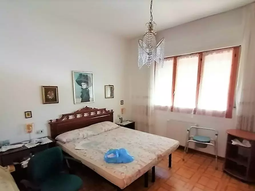 Immagine 10 di Appartamento in vendita  a Carrara