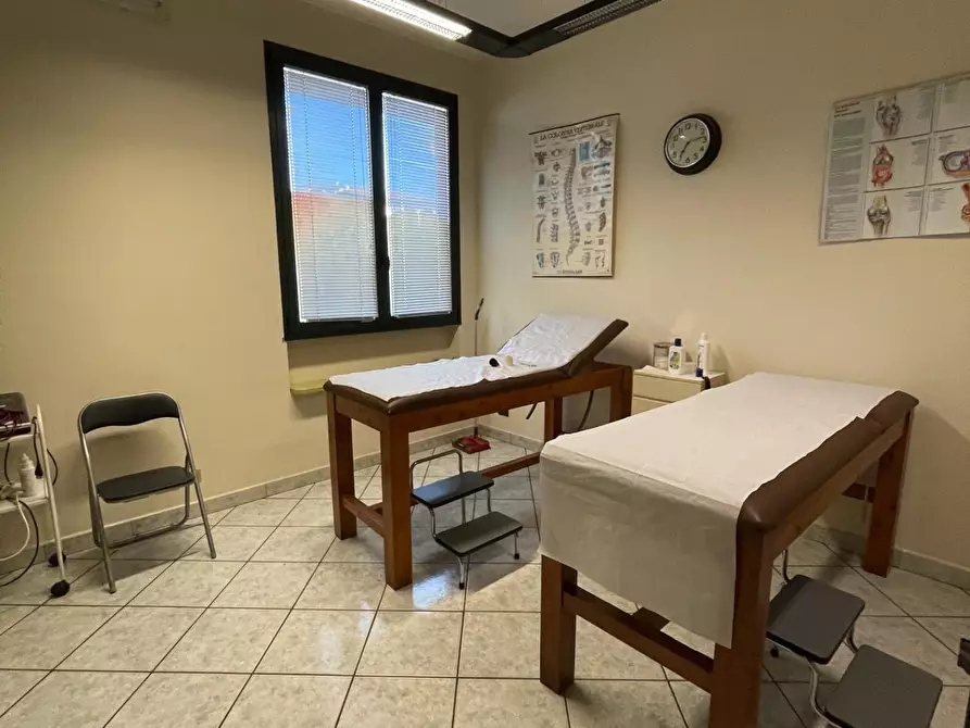 Immagine 2 di Ufficio in vendita  a Lucca