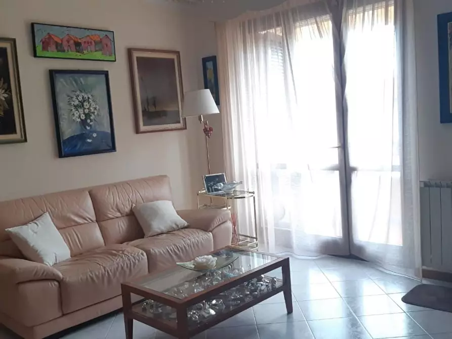 Immagine 3 di Appartamento in vendita  a Massa