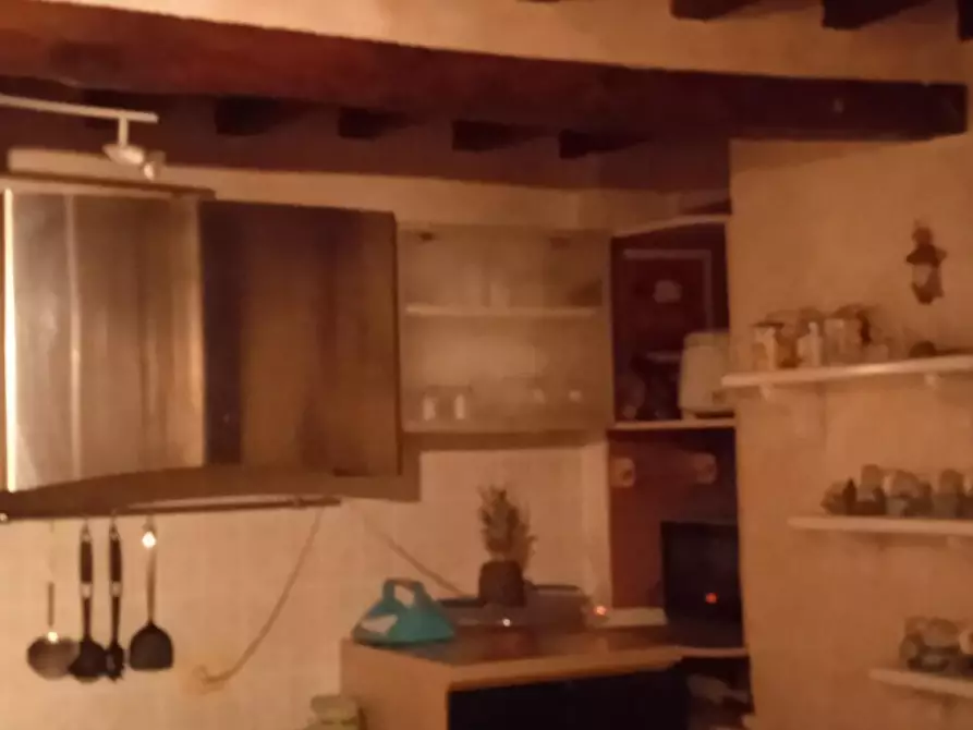 Immagine 11 di Porzione di casa in vendita  a Carrara