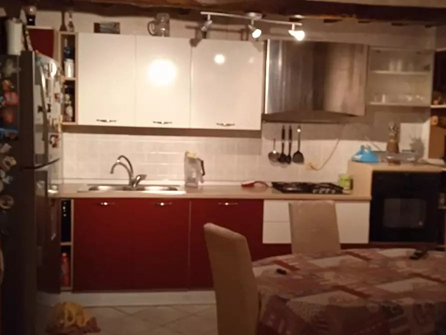 Immagine 2 di Porzione di casa in vendita  a Carrara