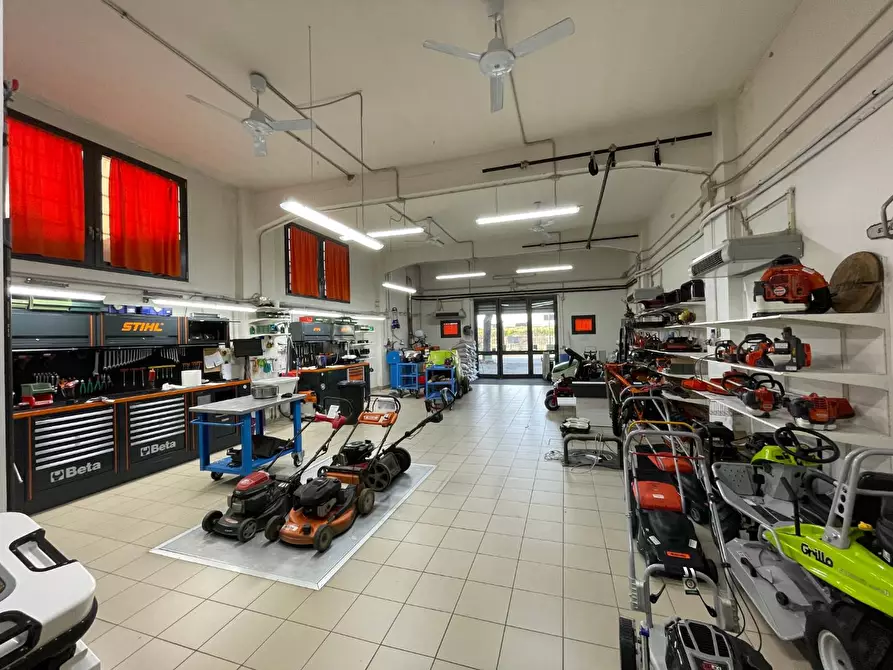 Immagine 24 di Laboratorio in vendita  a Empoli