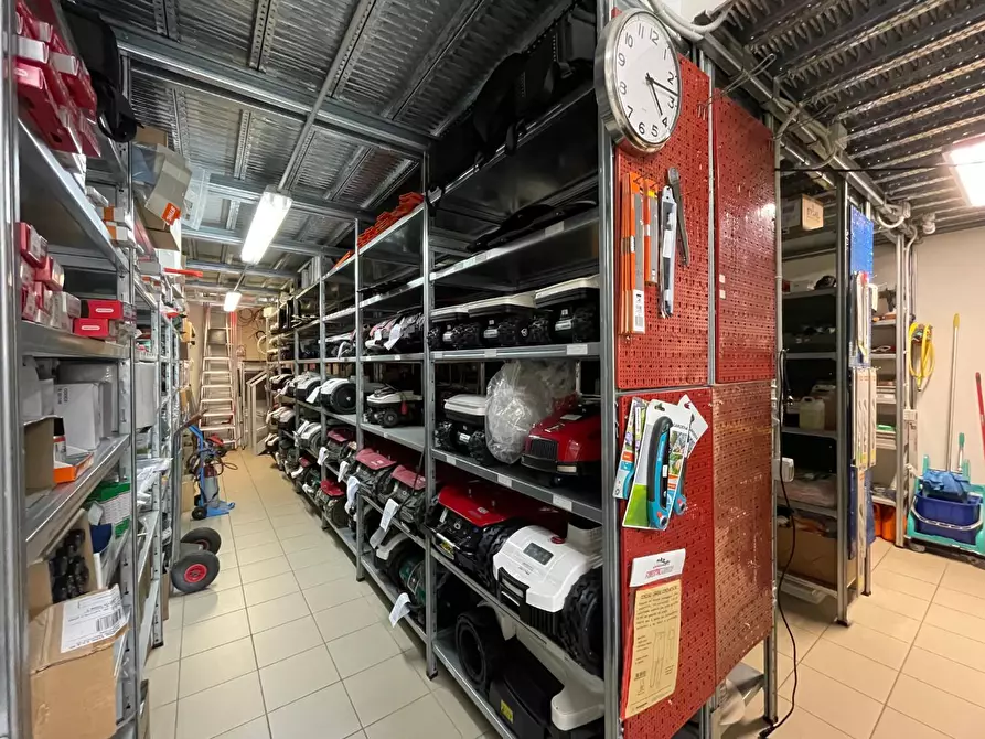 Immagine 21 di Laboratorio in vendita  a Empoli