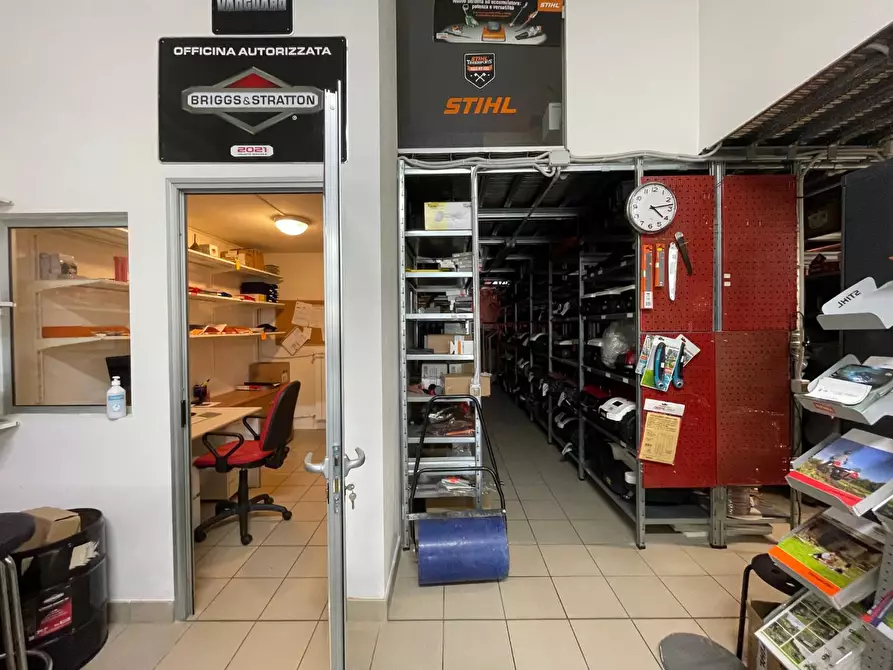 Immagine 20 di Laboratorio in vendita  a Empoli