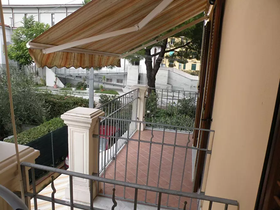 Immagine 10 di Villetta a schiera in vendita  a Massa