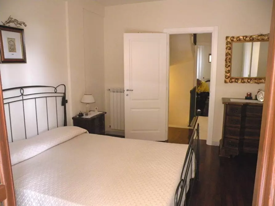 Immagine 5 di Villetta a schiera in vendita  a Massa