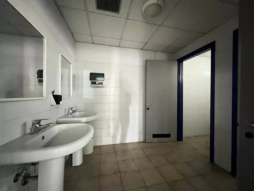 Immagine 24 di Ufficio in vendita  a Empoli