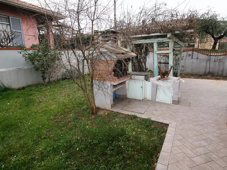 Immagine 15 di Porzione di casa in vendita  a Ortonovo